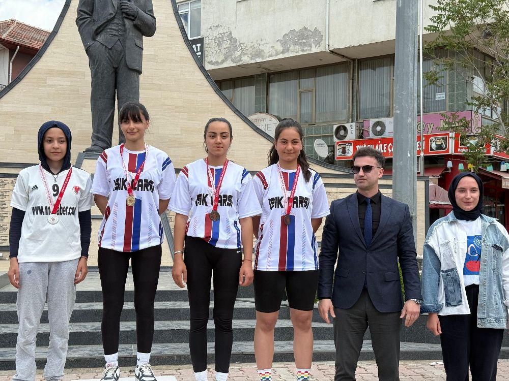 Bucak'ta 19 Mayıs etkinlikleri kapsamında 3. Atatürk Gençlik Koşusu düzenlendi