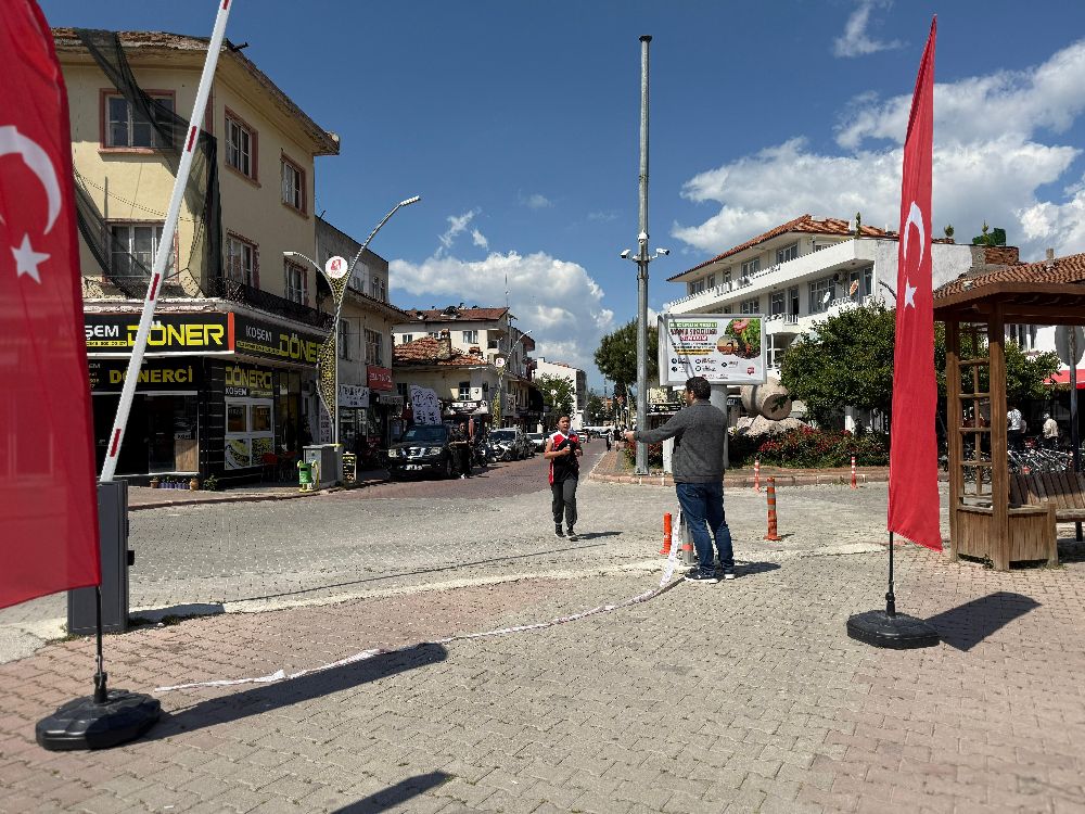 Bucak'ta 19 Mayıs etkinlikleri kapsamında 3. Atatürk Gençlik Koşusu düzenlendi