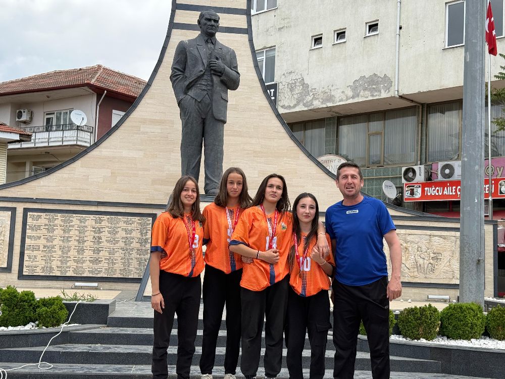 Bucak'ta 19 Mayıs etkinlikleri kapsamında 3. Atatürk Gençlik Koşusu düzenlendi