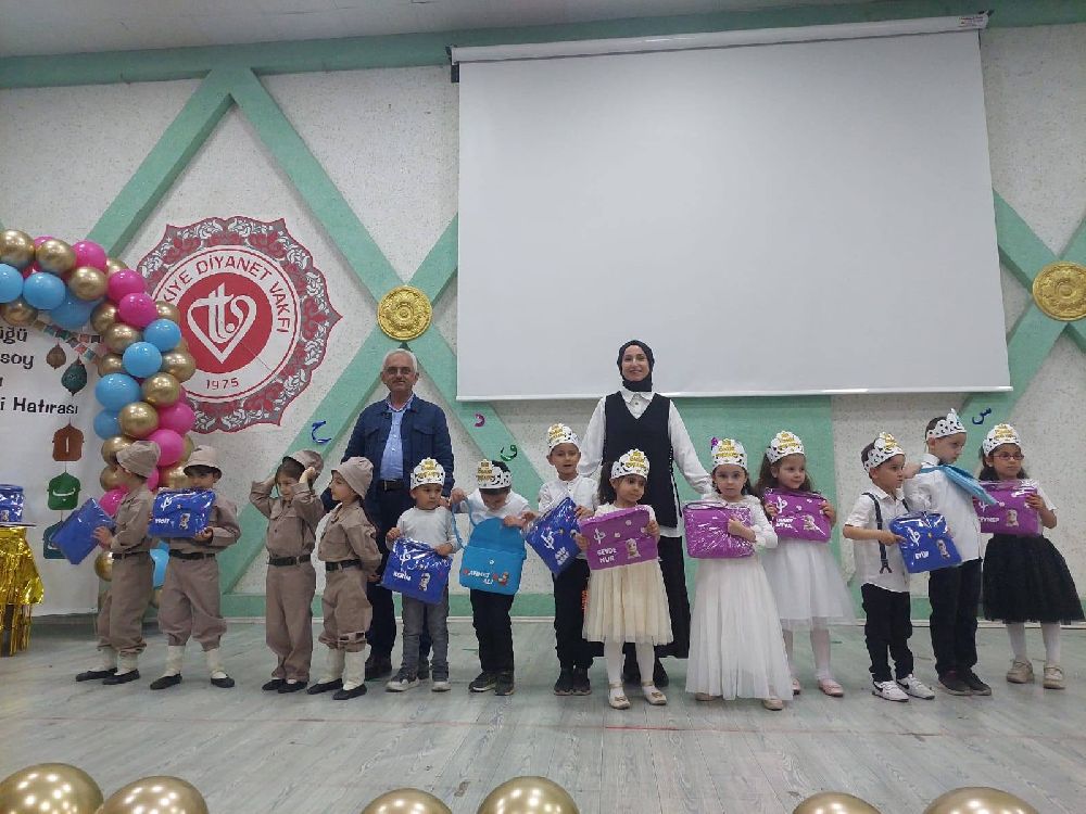 Bucak'ta 4-6 yaş Kur’an Kurslarının yıl sonu coşkusu