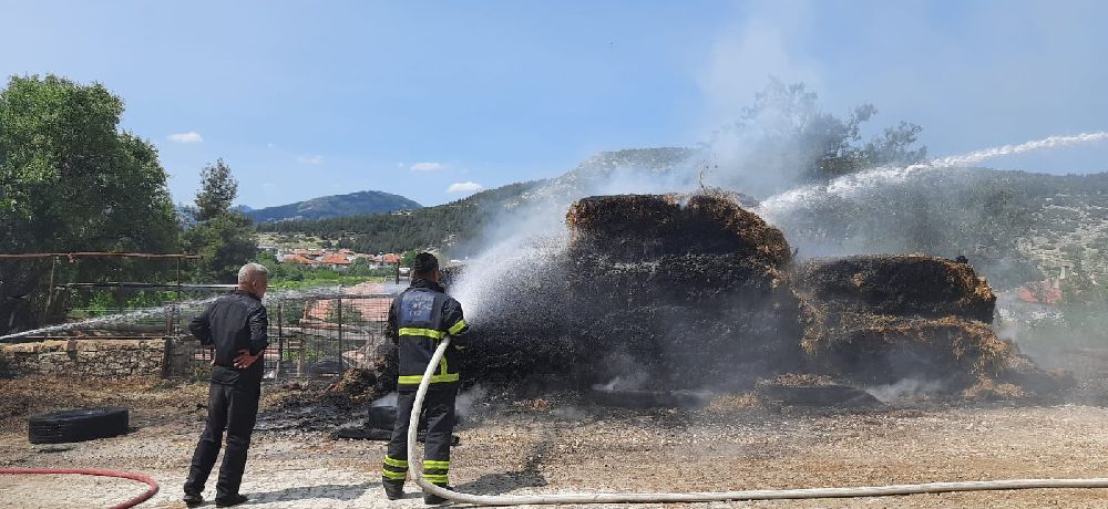 Bucak'ta balyalar alevlere teslim! Ekipler seferber oldu