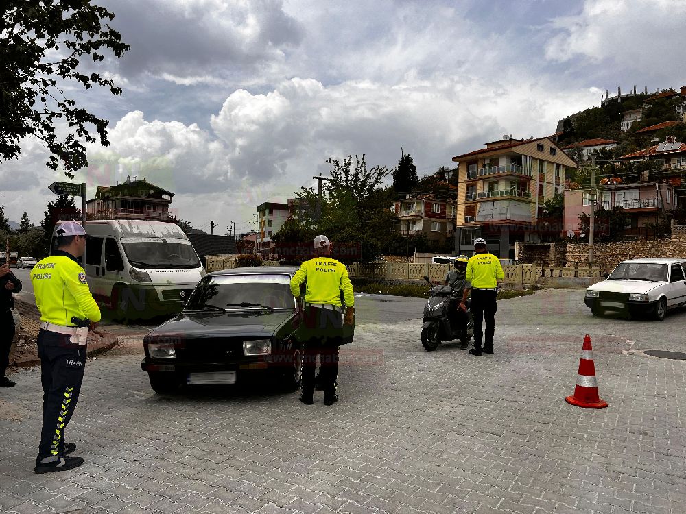 Bucak'ta emniyet topyekün sahada! Tek tek kontrol edildi