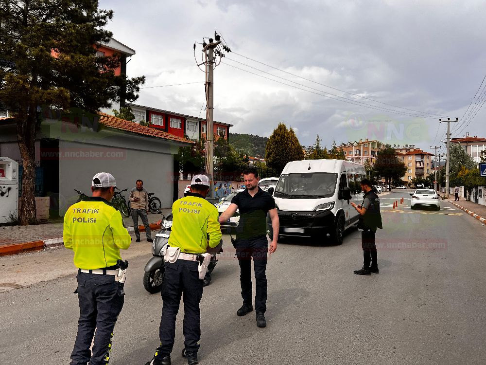 Bucak'ta emniyet topyekün sahada! Tek tek kontrol edildi