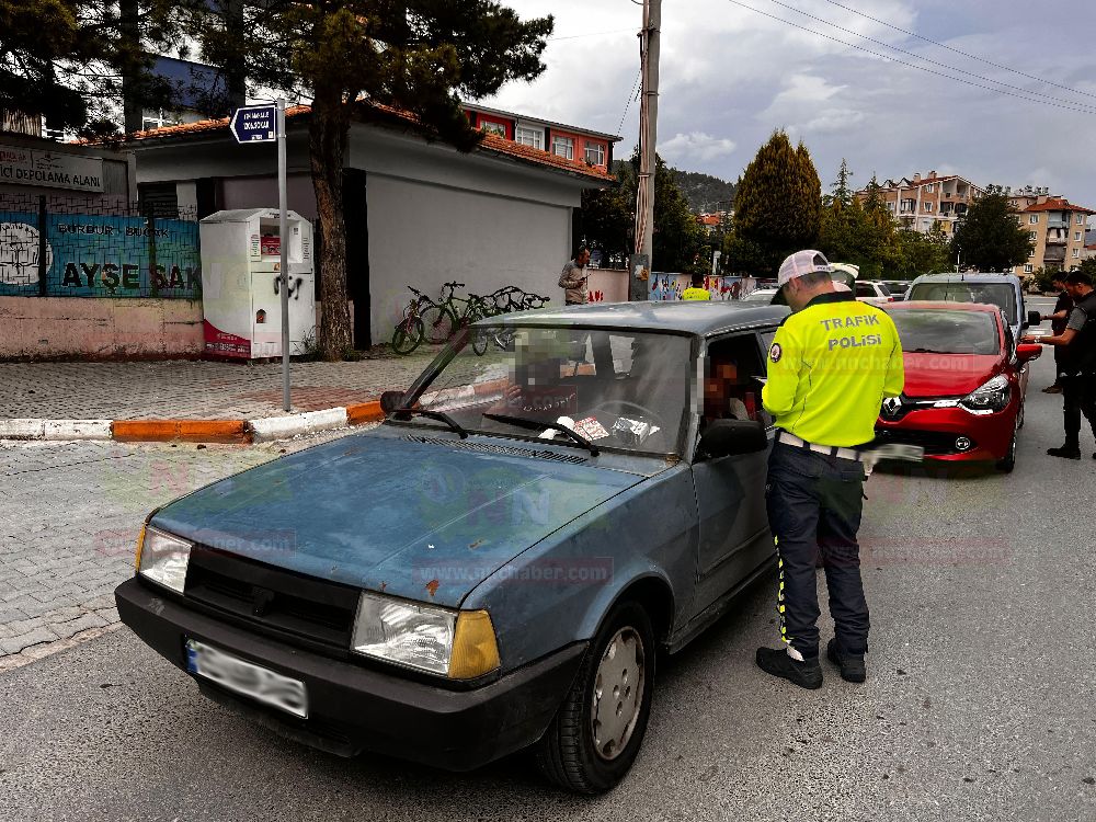 Bucak'ta emniyet topyekün sahada! Tek tek kontrol edildi