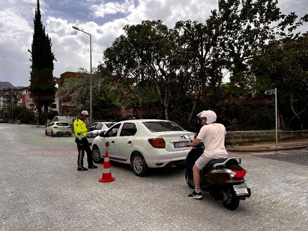 Bucak'ta emniyet topyekün sahada! Tek tek kontrol edildi