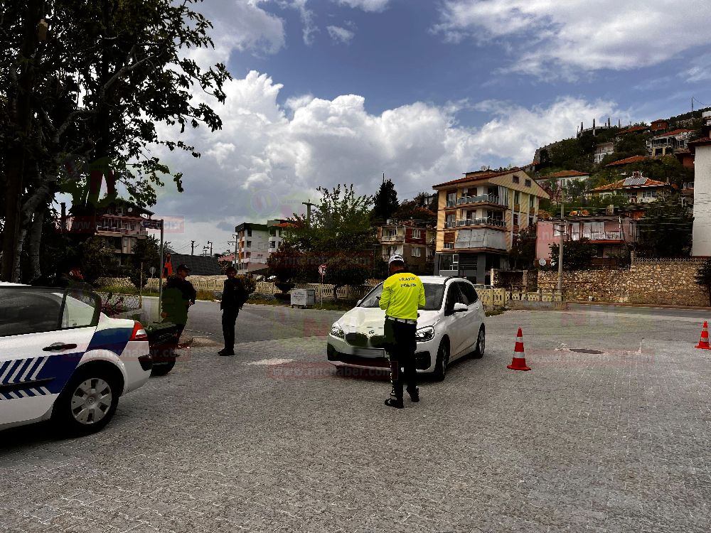 Bucak'ta emniyet topyekün sahada! Tek tek kontrol edildi