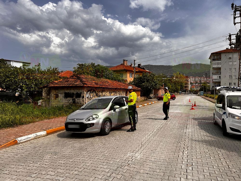 Bucak'ta emniyet topyekün sahada! Tek tek kontrol edildi