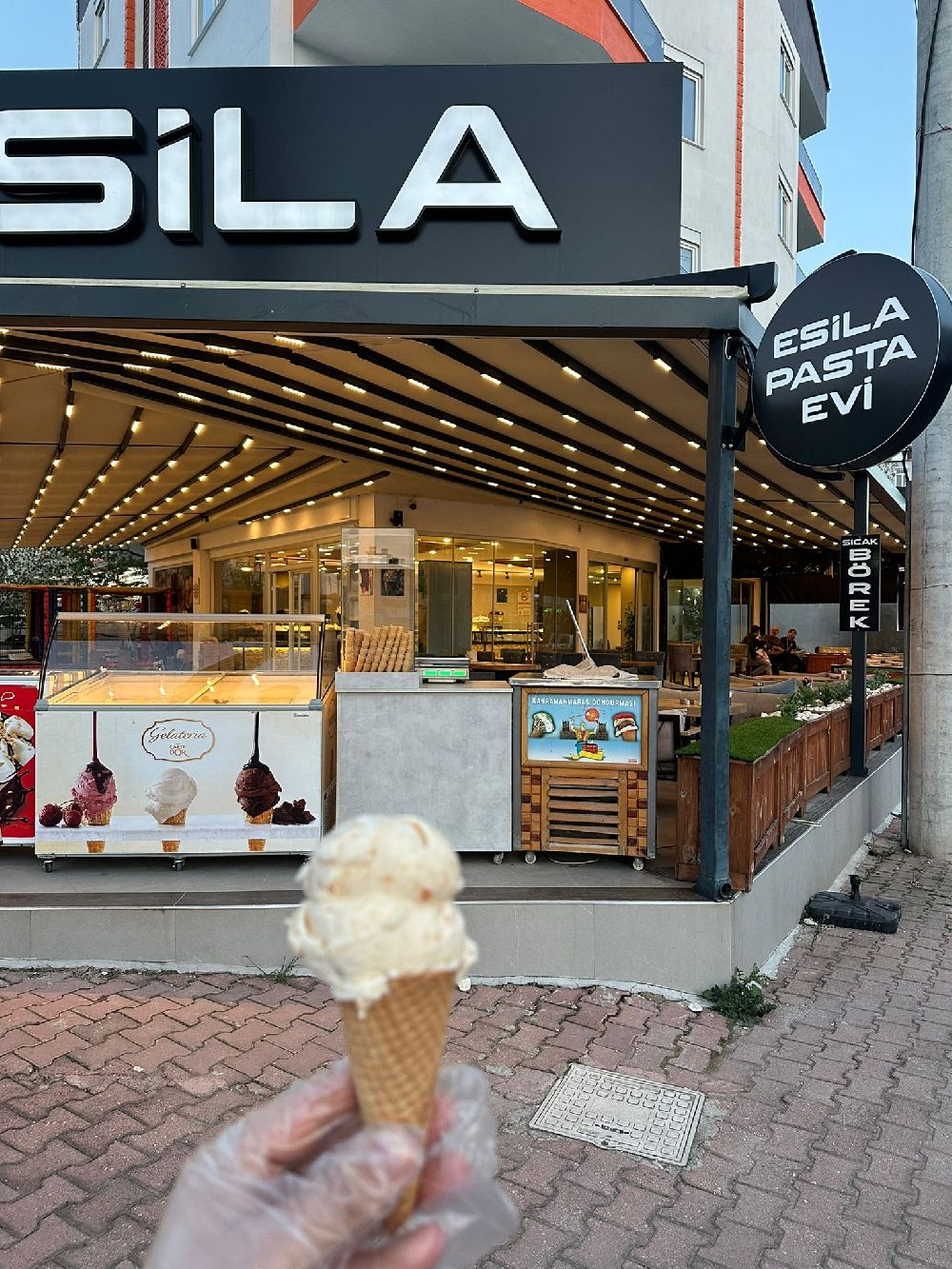 Bucak’ta lezzet rüzgarı! Esila Pasta Evi yeni mekanıyla şaşırtıyor