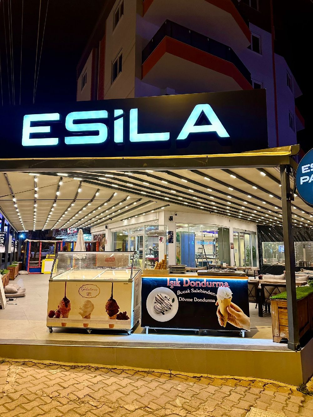 Bucak’ta lezzet rüzgarı! Esila Pasta Evi yeni mekanıyla şaşırtıyor