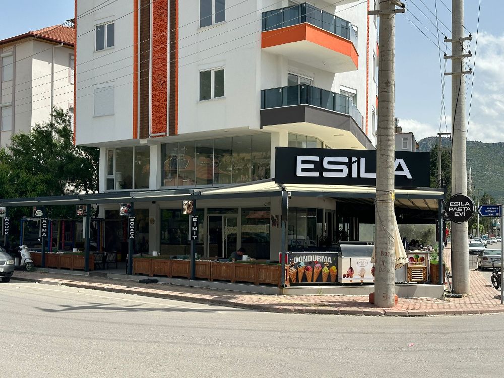 Bucak’ta lezzet rüzgarı! Esila Pasta Evi yeni mekanıyla şaşırtıyor