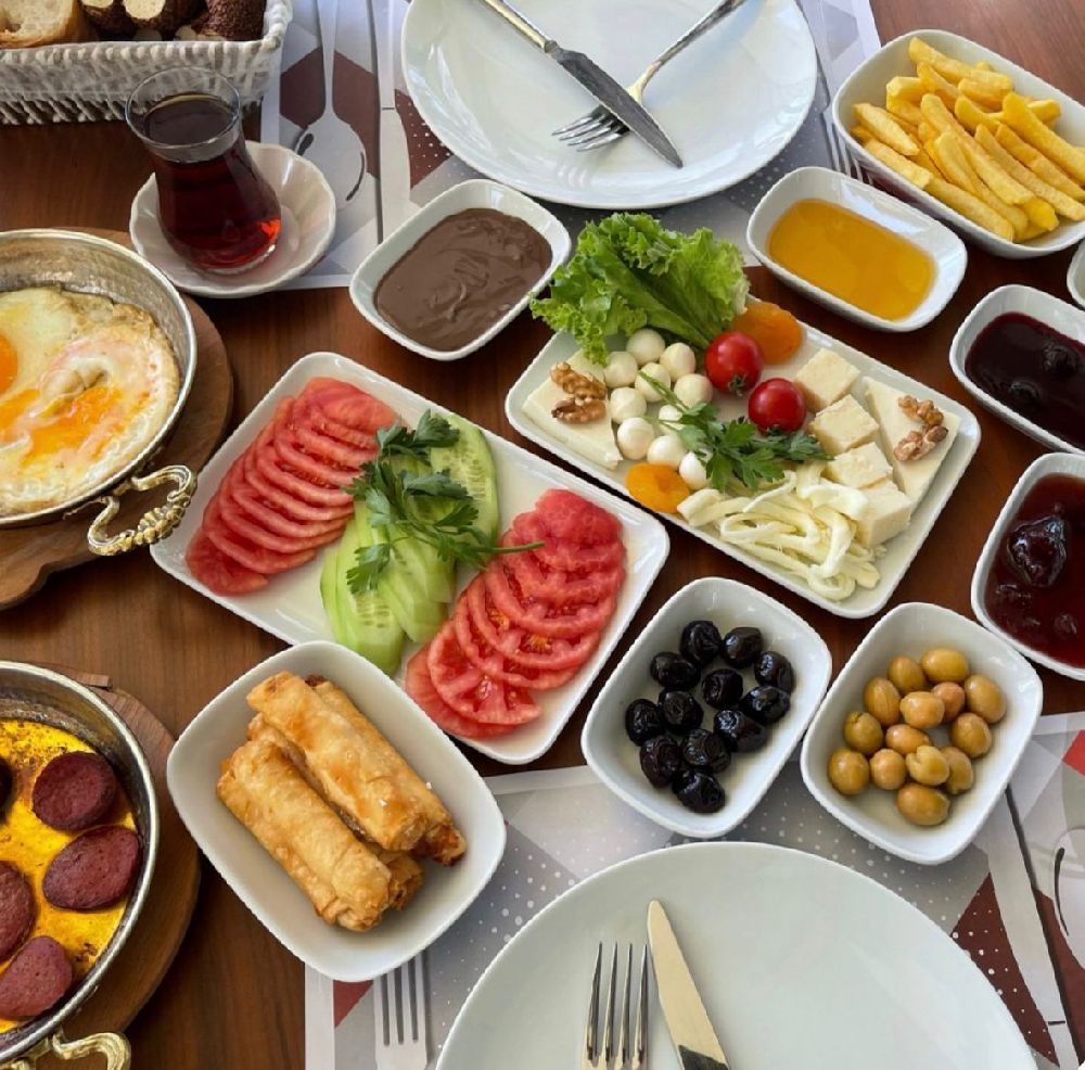 Bucak’ta lezzet rüzgarı! Esila Pasta Evi yeni mekanıyla şaşırtıyor