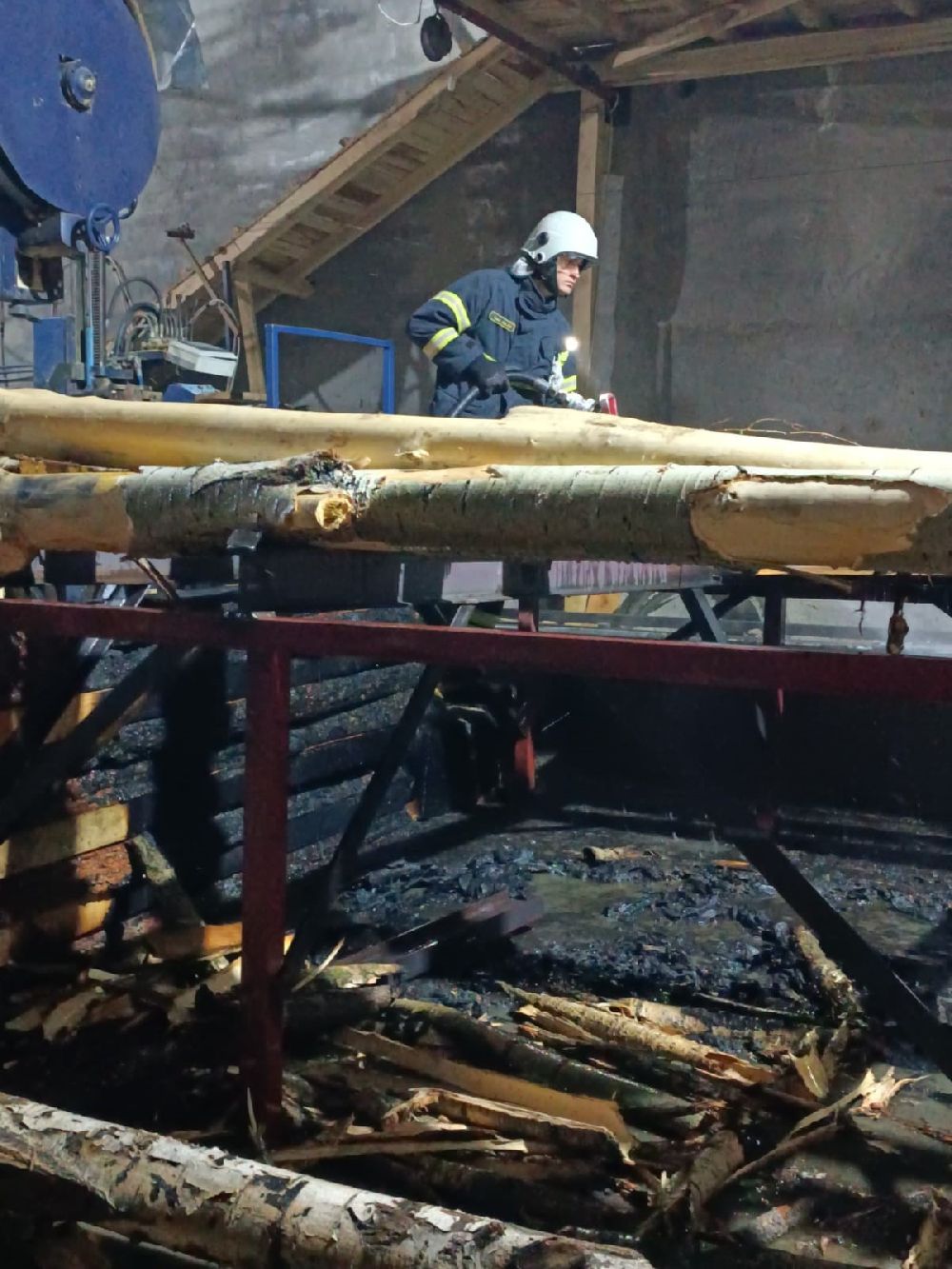 Burdur’da gece yarısı yangın paniği Hizar atölyesi alev aldı!