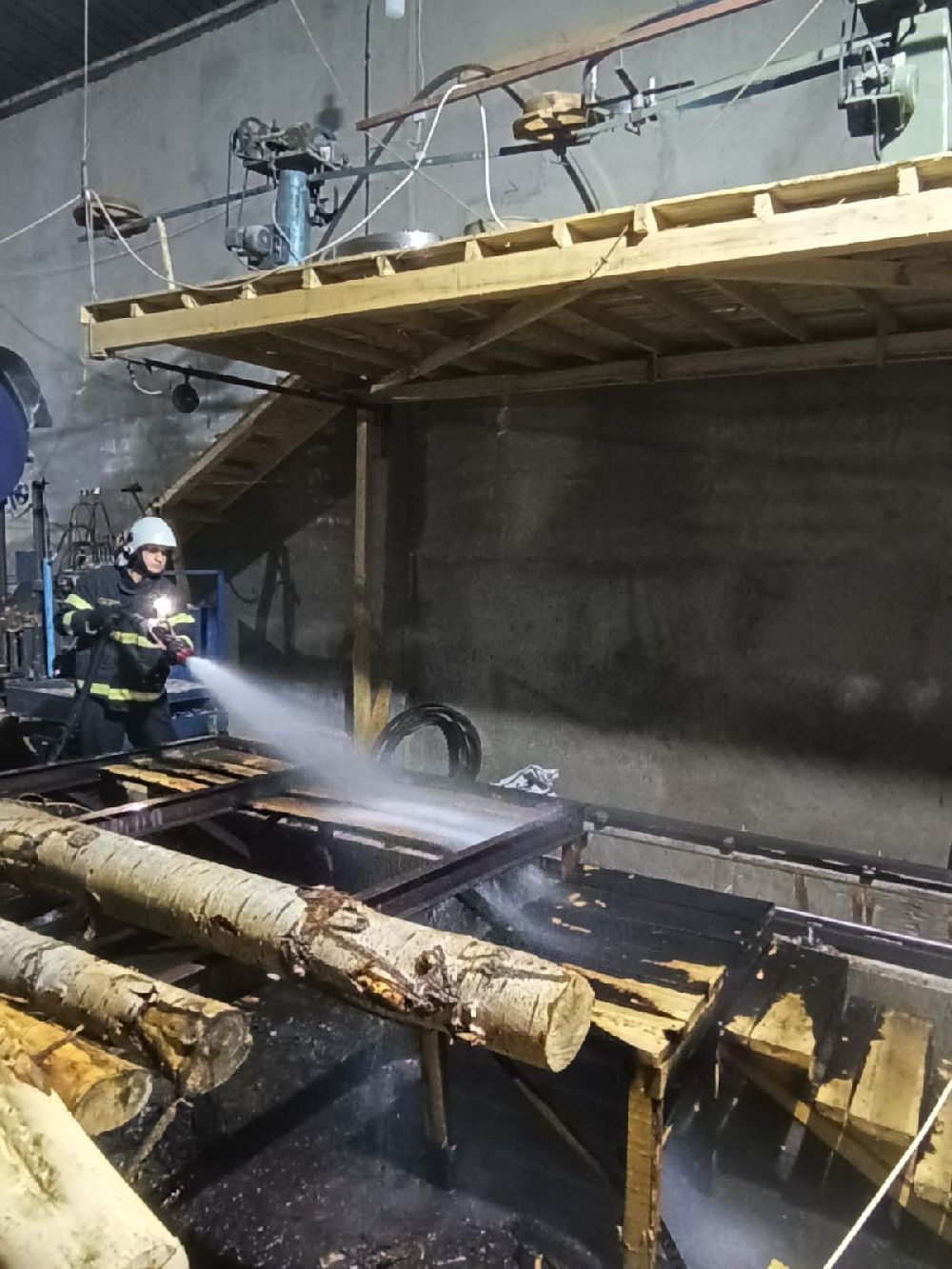 Burdur’da gece yarısı yangın paniği Hizar atölyesi alev aldı!