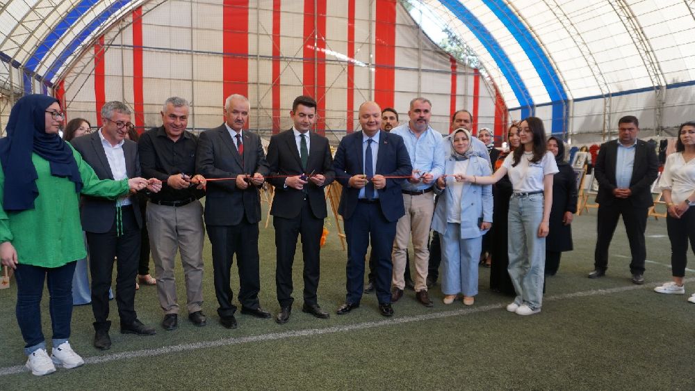 Burdur'da yıl boyu hazırlanan eserler sergilendi