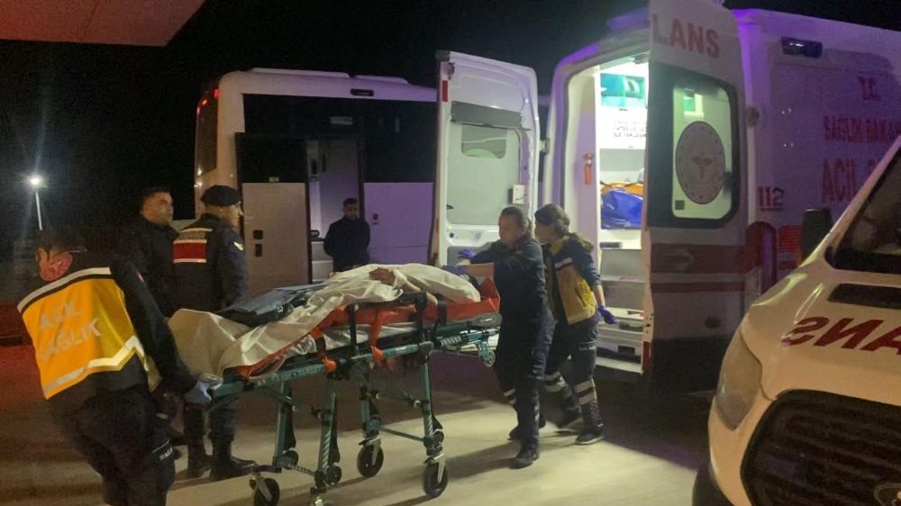Burdur Tefenni'de  alkollü bir restoranda Bıçaklı yaralama Genç Kadın Ağır yaralandı 