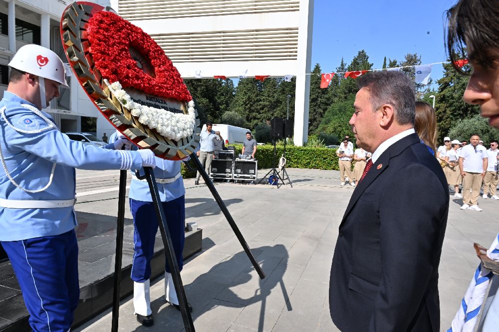 Büyükşehir Belediyesi'nde 19 Mayıs coşkusu törenle başladı