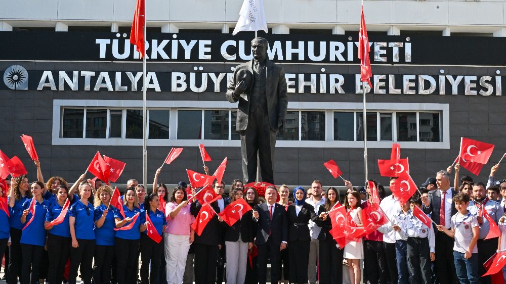 Büyükşehir Belediyesi'nde 19 Mayıs coşkusu törenle başladı