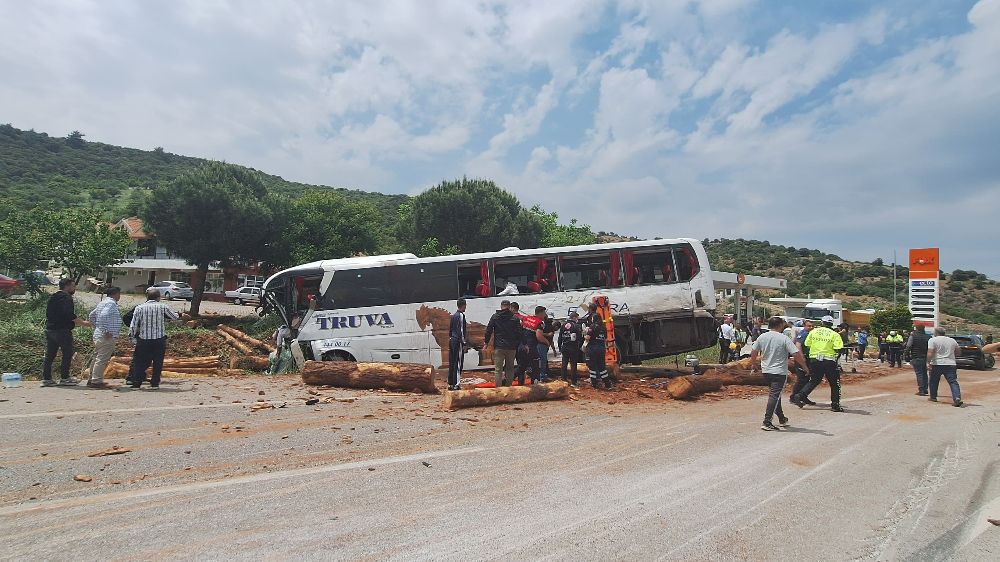 Çanakkale'de feci kaza 6 ölü, çok sayıda yaralı