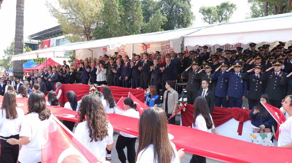 Denizli’de 19 Mayıs Atatürk’ü Anma ve Gençlik Spor Bayramı coşkuyla kutlandı