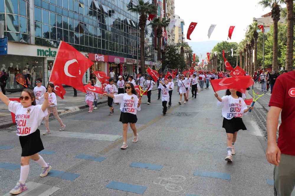 Denizli’de 19 Mayıs Atatürk’ü Anma ve Gençlik Spor Bayramı coşkuyla kutlandı