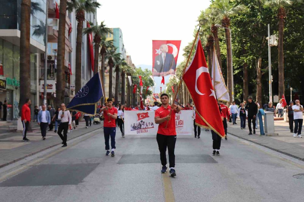 Denizli’de 19 Mayıs Atatürk’ü Anma ve Gençlik Spor Bayramı coşkuyla kutlandı