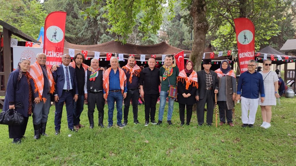 Efeler ve Yörükler huzurevi bahçesine kıl çadır kuruldu