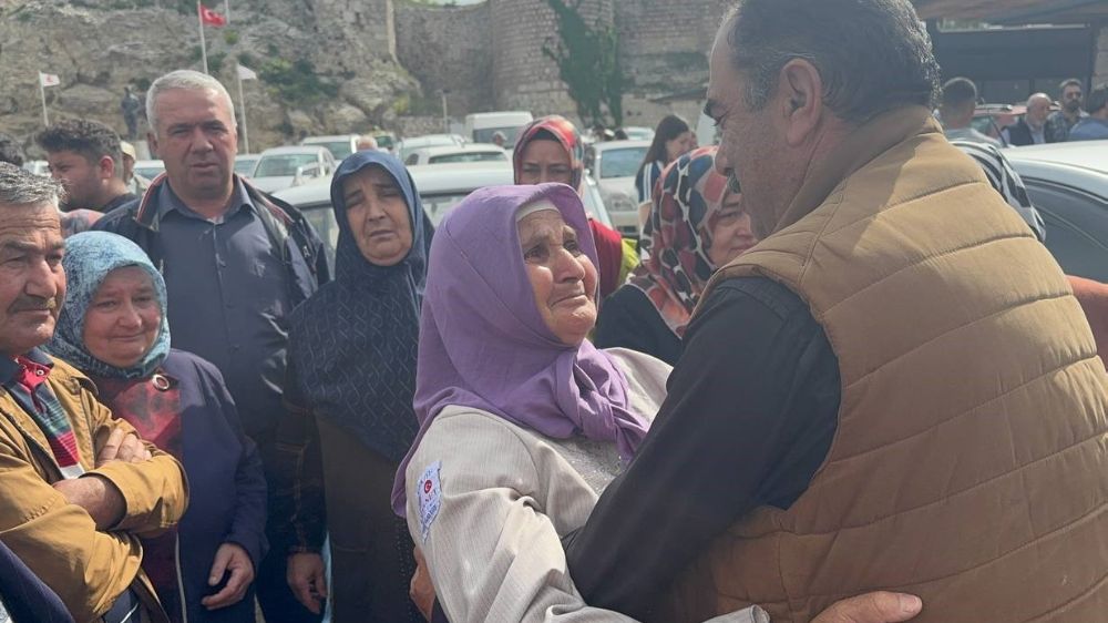 Eğirdir'de dualar semaya, hacı adayları kutsal topraklara gözyaşlarıyla uğurlandı