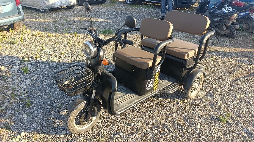 Ehliyetine 2041'e kadar el konulan sürücü, elektrikli bisikletten düşüp yoğun bakıma kaldırıldı