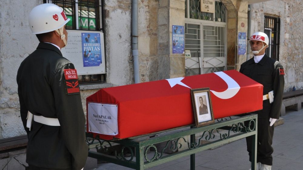 Emekli Başçavuş, askeri törenle gözyaşları eşliğinde son yolculuğuna uğurlandı