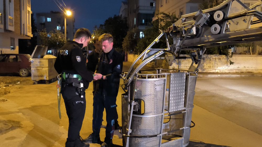 Evde uykuya dalan alzaymır hastası yaşlı adam polisi alarma geçirdi