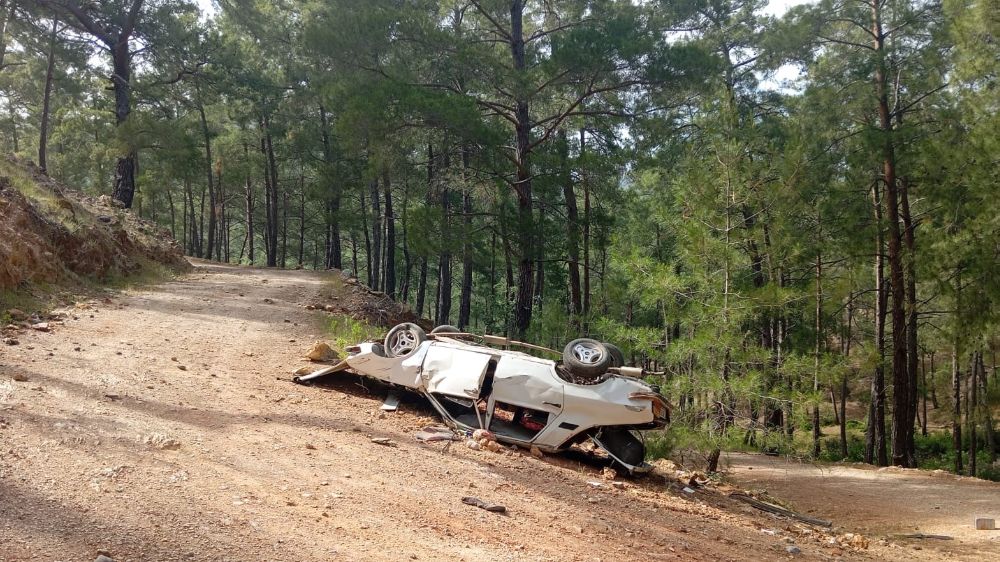 Gazipaşa'da şarampole uçan otomobilin sürücüsü yaralandı