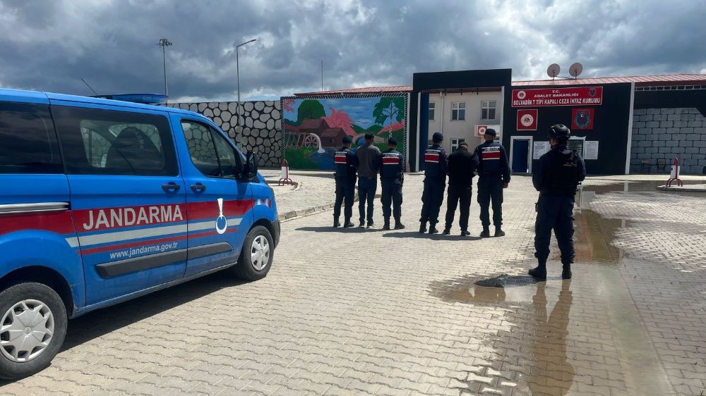  Hapis cezasıyla aranan 2 şahsı jandarma yakaladı