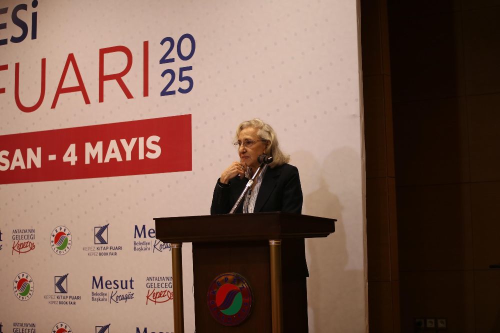 İnci Aral Kepez Kitap Fuarı’nda okurlarıyla buluştu