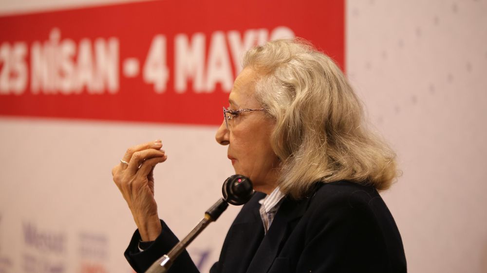 İnci Aral Kepez Kitap Fuarı’nda okurlarıyla buluştu