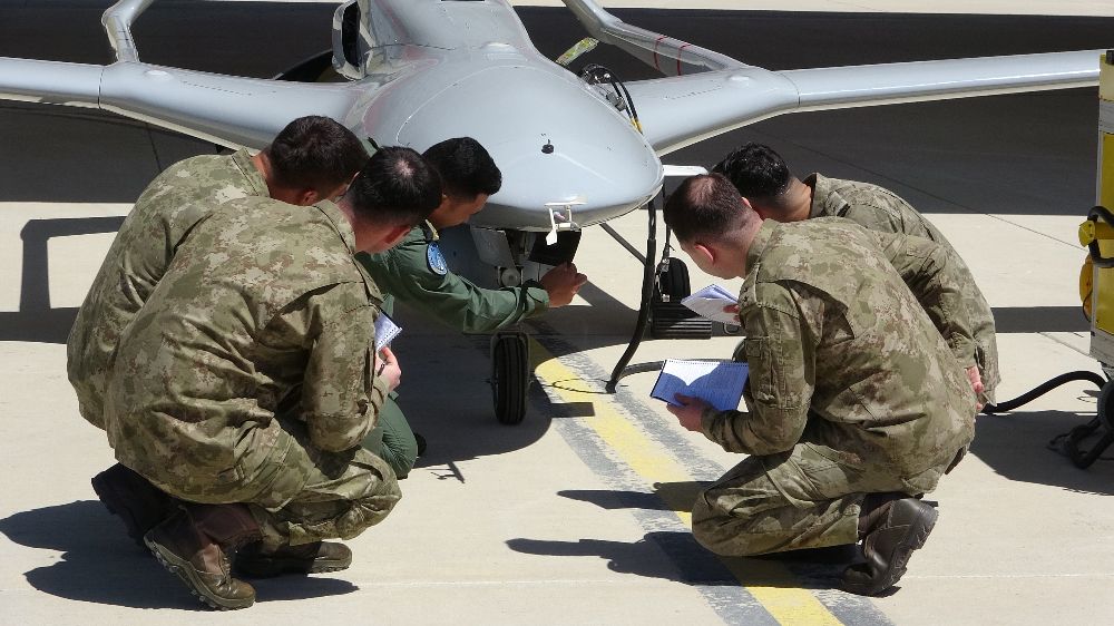 Isparta'da 18 haftalık eğitimle Bayraktar TB2 pilotları yetiştiriliyor