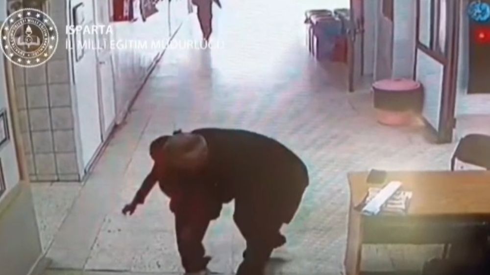 Isparta'da Sınıfta ölümle burun buruna gelen öğrenciye öğretmeni can oldu