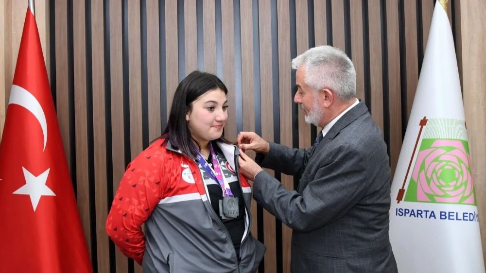 Ispartalı halterci Fatma Gül Çevik’ten dünya şampiyonluğu