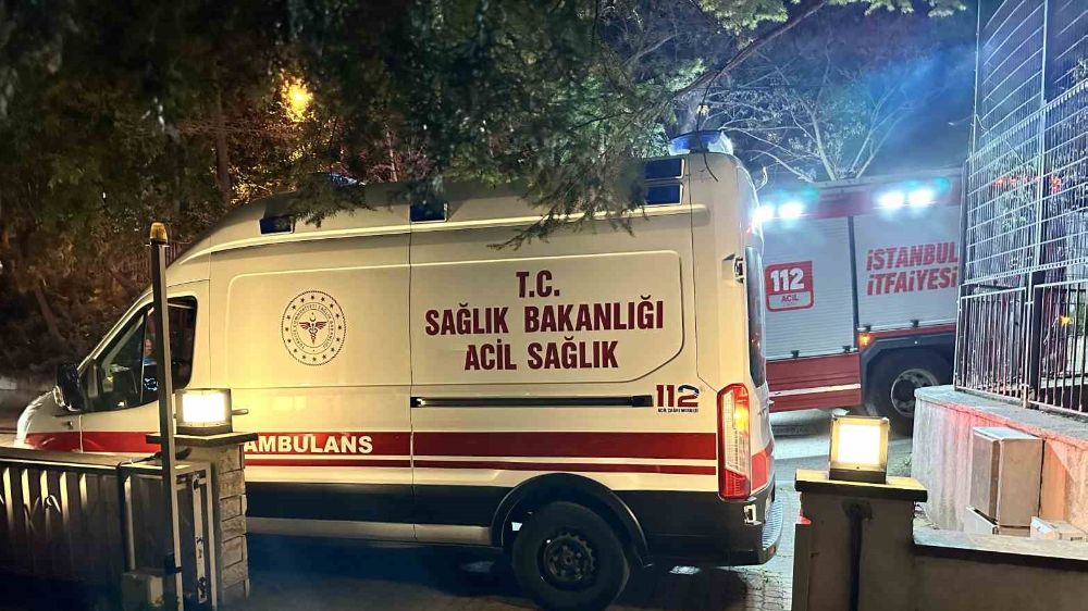 İstanbul Kadıköy’de apartman dairesinde yangın 1 kişi hayatını kaybetti