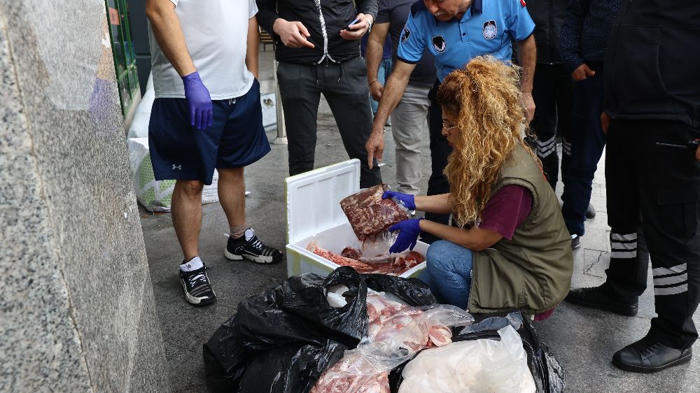 İzmir'den Antalya'ya yolcu otobüsüyle çöp poşetinde 300 kilo et gönderdiler