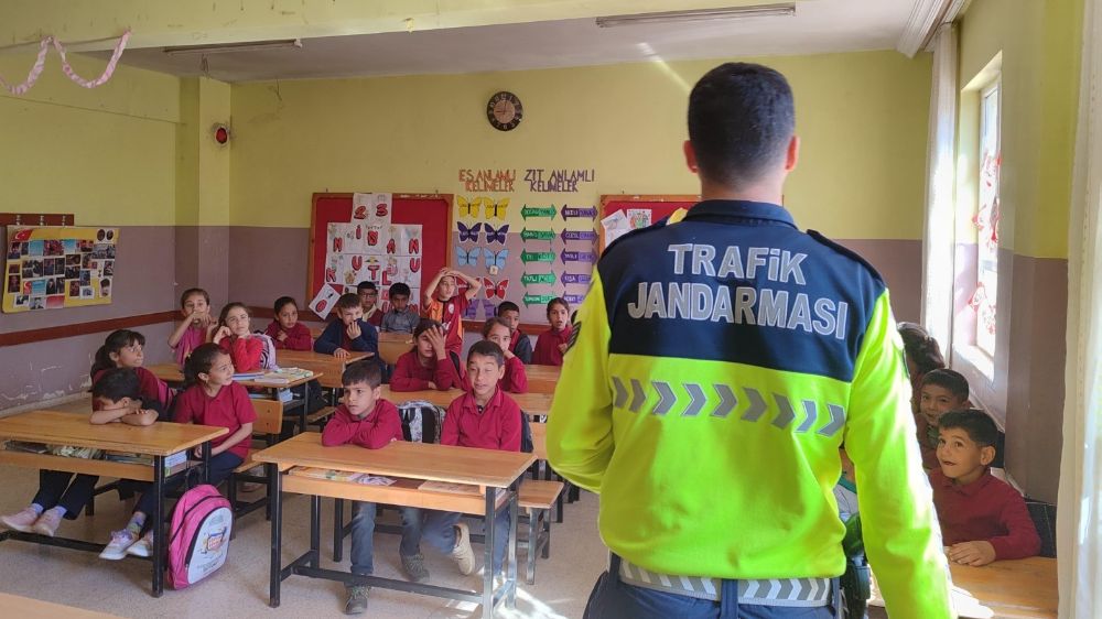  Jandarma ekiplerinden 125 öğrenciye güvenlik trafik eğitimi