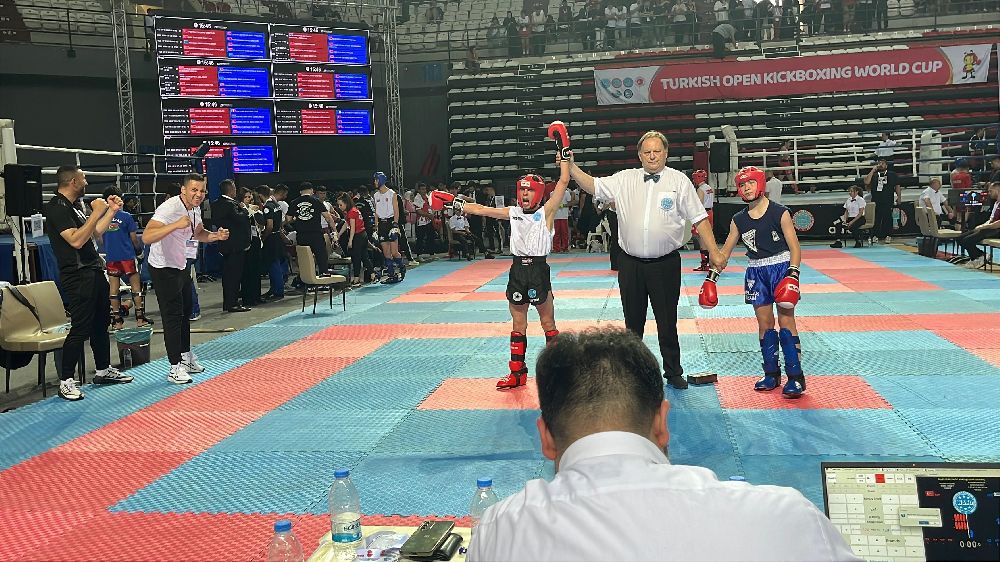 Kemer’in Kick Boks sporcuları dünya şampiyonasından dört madalyayla döndü