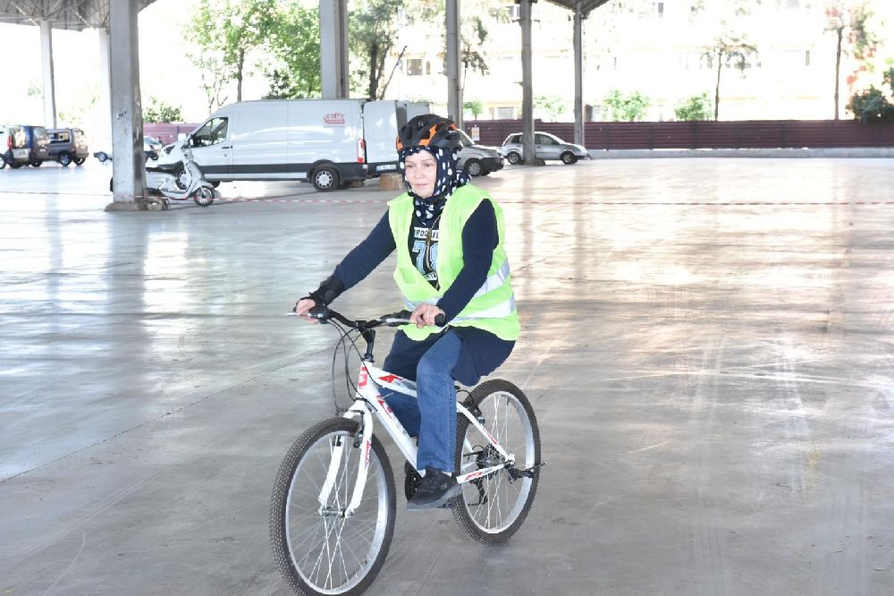 Kepez'de bisiklet sürme eğitimleri veriliyor