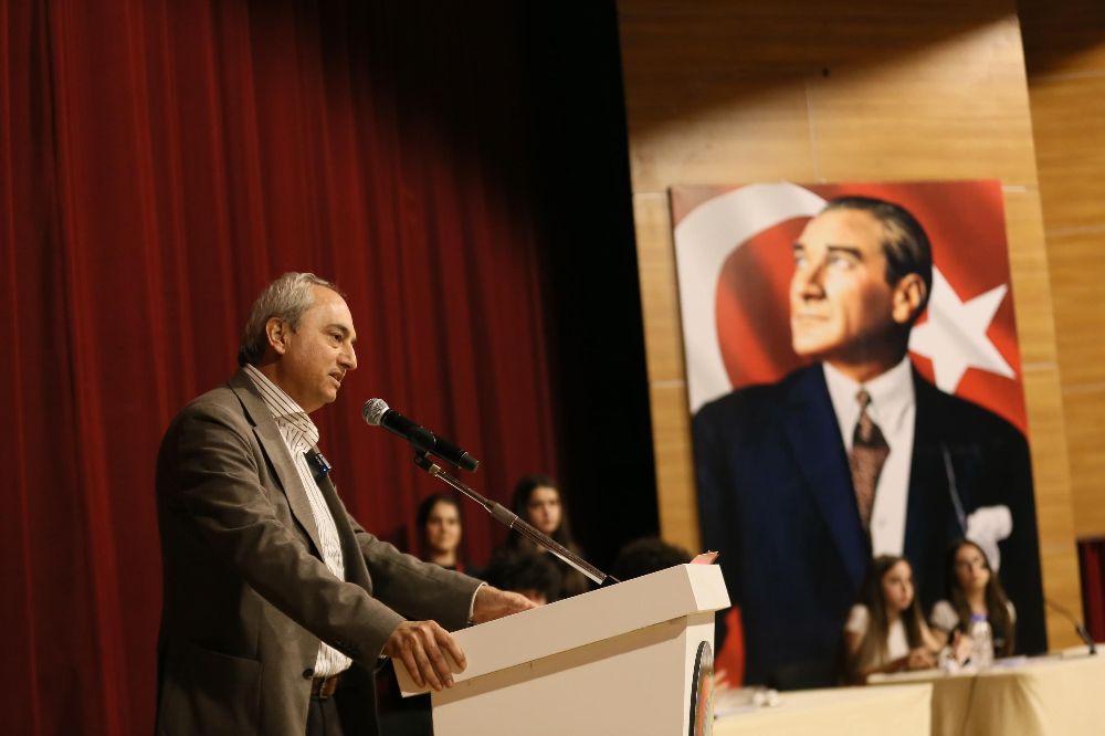 Kepez’de gençler fikirleriyle yarıştı