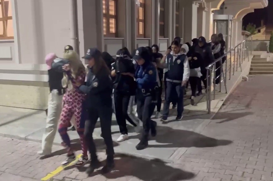 Konya’da ’Şah-Mat’ Fuhuş operasyonu 21 tutuklama, 74 mağdur kurtarıldı