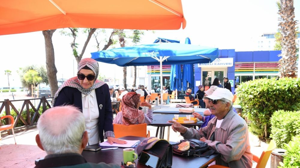 Konyaaltı Belediyesi Emekli Kahvelerinde vatandaşlarla bir araya geldi