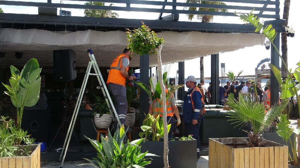 Konyaaltı Sahili'nde Kıyı Kanunu'na uymayan işletmelere 3 gün süre