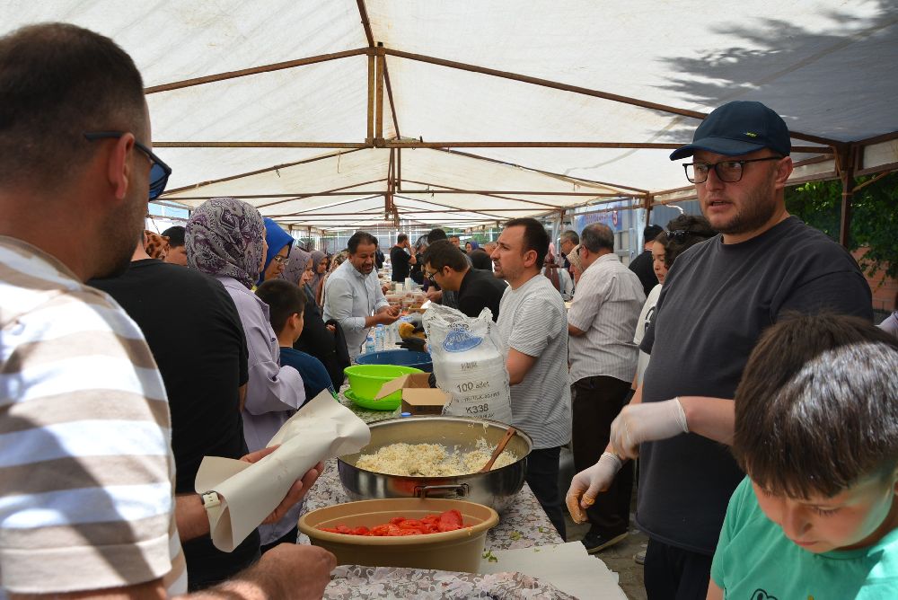 Korkuteli'nde Velilerin, öğretmen ve öğrencilerin düzenlediği Kermese Yoğun ilgi