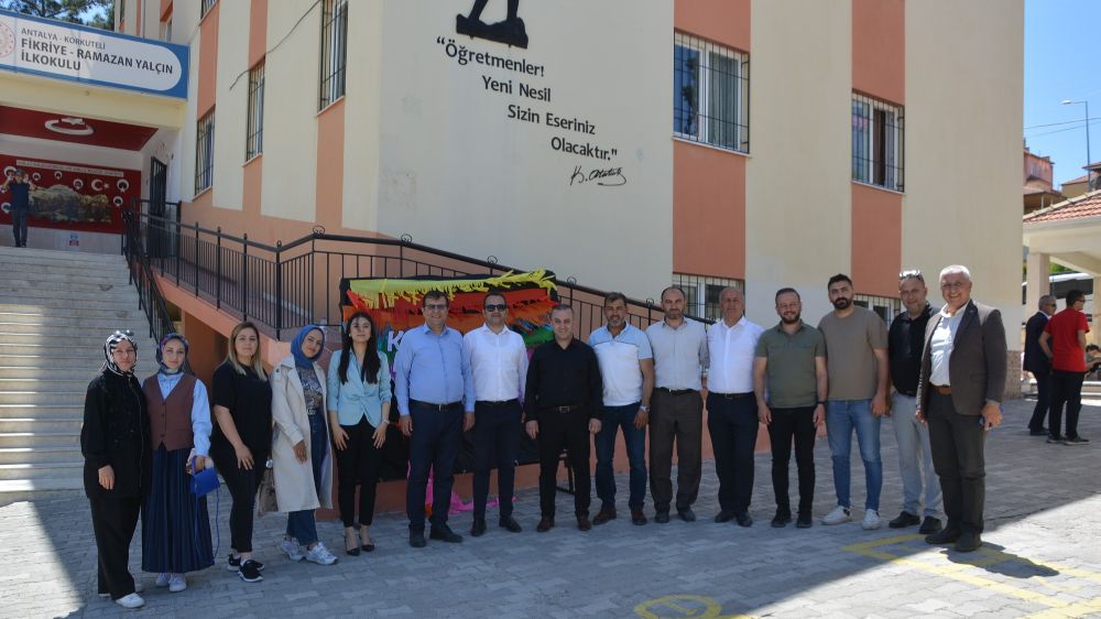 Korkuteli'nde Velilerin, öğretmen ve öğrencilerin düzenlediği  Kermese Yoğun ilgi 