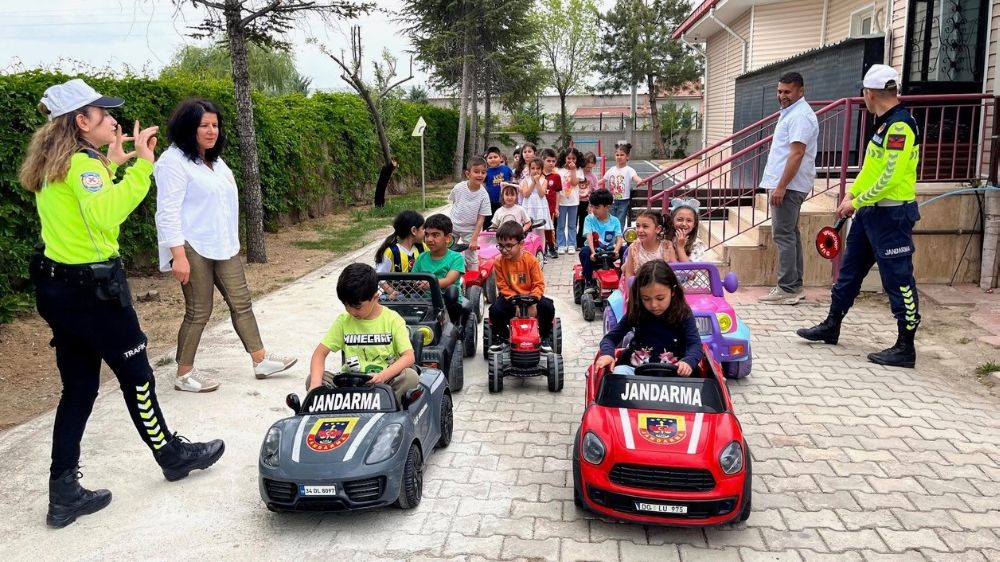  Kulu'da anaokulu öğrencilerine trafik güvenliği eğitimi