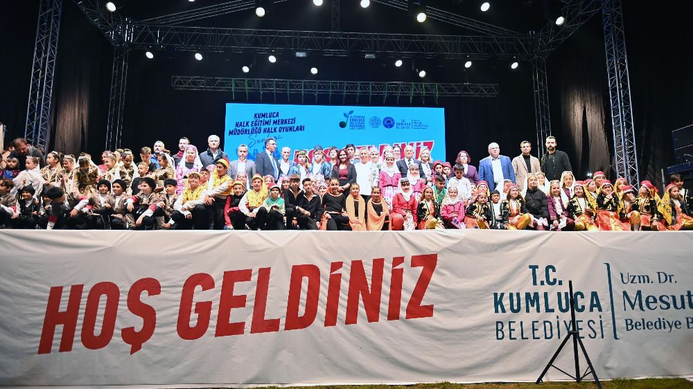 Kumluca'da halk oyunları şöleni festivale renk kattı